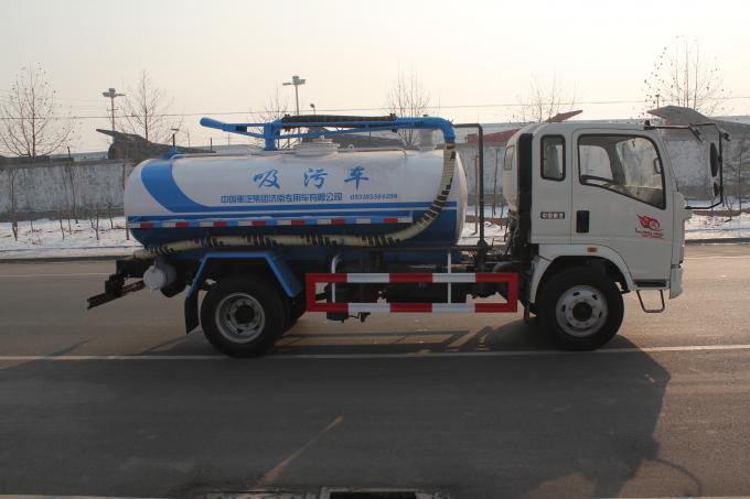 Κενή δύναμη αλόγων φορτηγών 120hp αναρρόφησης λυμάτων HOWO 4*2 10CBM 10000L